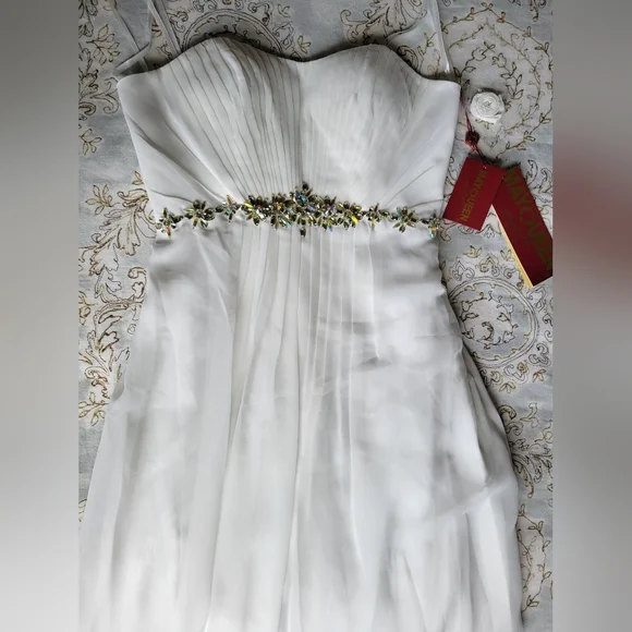 NWT Size 6  Ivory Wedding dress. Chiffon shawl and straps included. - Picture 3 of 8